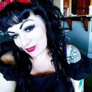 Meet your Posher, Denyce